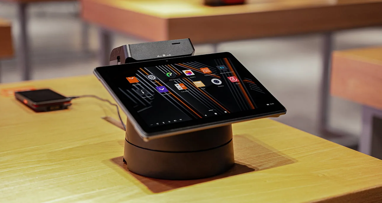 SUNMI P3 MIX smart payment terminal in use