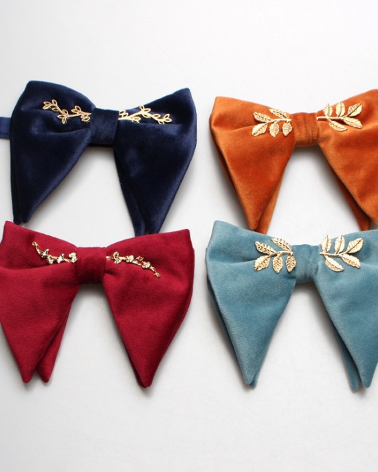 New autumn and winter styles for groomsmen and groomsmen wedding photo shoots, personalized large velvet ox-horn-embellished "happiness" bow ties, wholesale. New autumn and winter styles for groomsmen and groomsmen wedding photo shoots, personalized large velvet ox-horn-embellished "happiness" bow ties, wholesale.