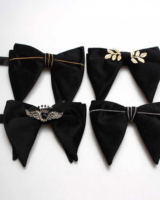 New autumn and winter styles for groomsmen and groomsmen wedding photo shoots, personalized large velvet ox-horn-embellished "happiness" bow ties, wholesale. New autumn and winter styles for groomsmen and groomsmen wedding photo shoots, personalized large velvet ox-horn-embellished "happiness" bow ties, wholesale.