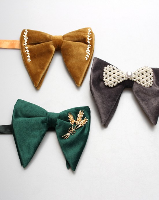 New autumn and winter styles for groomsmen and groomsmen wedding photo shoots, personalized large velvet ox-horn-embellished "happiness" bow ties, wholesale. New autumn and winter styles for groomsmen and groomsmen wedding photo shoots, personalized large velvet ox-horn-embellished "happiness" bow ties, wholesale.