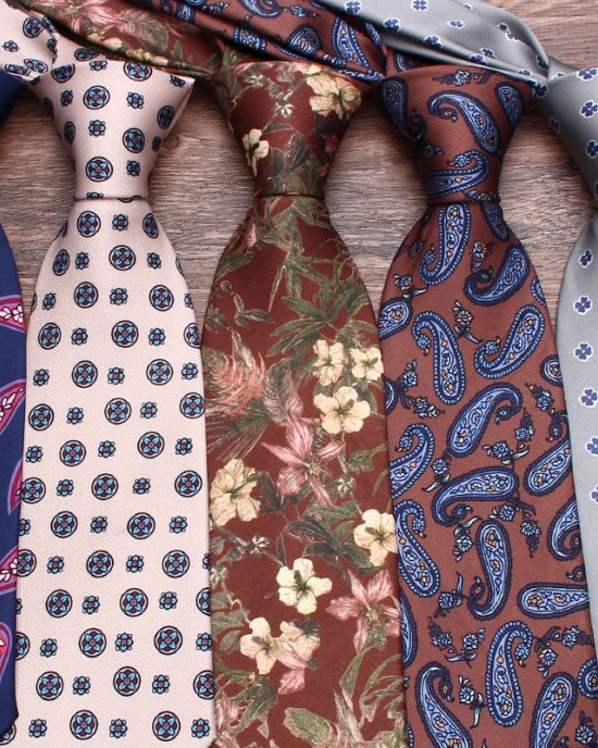 Leier men's floral ties, casual ties for banquets and performances, with cashew pattern ties, Korean-style 9cm neckties. Leier men's floral ties, casual ties for banquets and performances, with cashew pattern ties, Korean-style 9cm neckties.