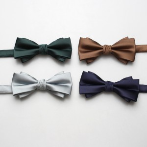 Solid-color men's polyester bow ties in stock, including multi-colored wedding groom and groomsmen bow ties and tie ties.