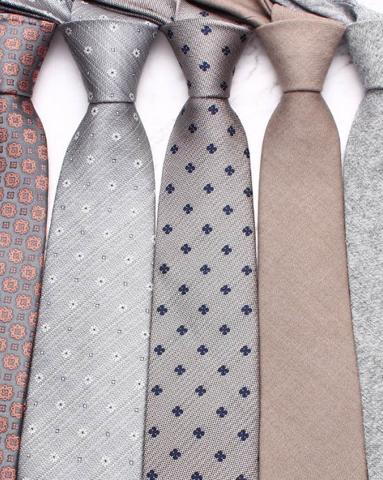 Polyester cashew flower classic men's 8cm tie, men's khaki business casual wedding dinner tie. Polyester cashew flower classic men's 8cm tie, men's khaki business casual wedding dinner tie.