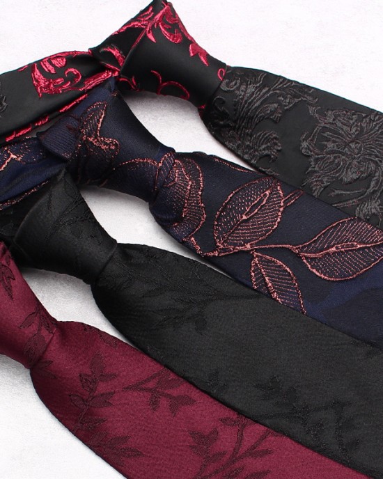Polyester lamé tie, classic men's 7cm tie, men's burgundy business casual dinner tie. Polyester lamé tie, classic men's 7cm tie, men's burgundy business casual dinner tie.