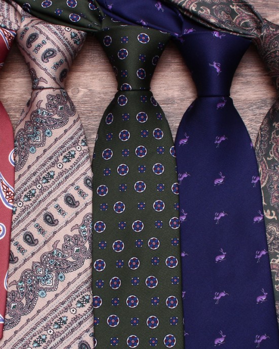 Leier men's floral ties, casual ties for banquets and performances, with cashew pattern ties, Korean-style 9cm neckties. Leier men's floral ties, casual ties for banquets and performances, with cashew pattern ties, Korean-style 9cm neckties.