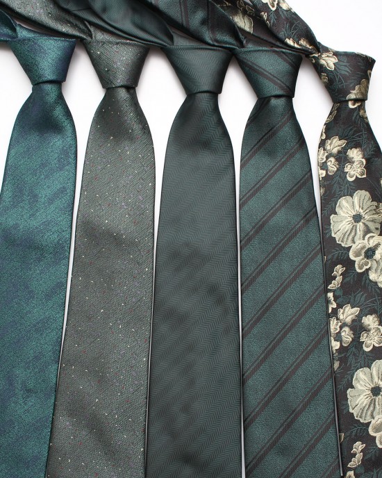 Wholesale men's 8cm business formal polyester ties, suit ties, and casual green party ties.